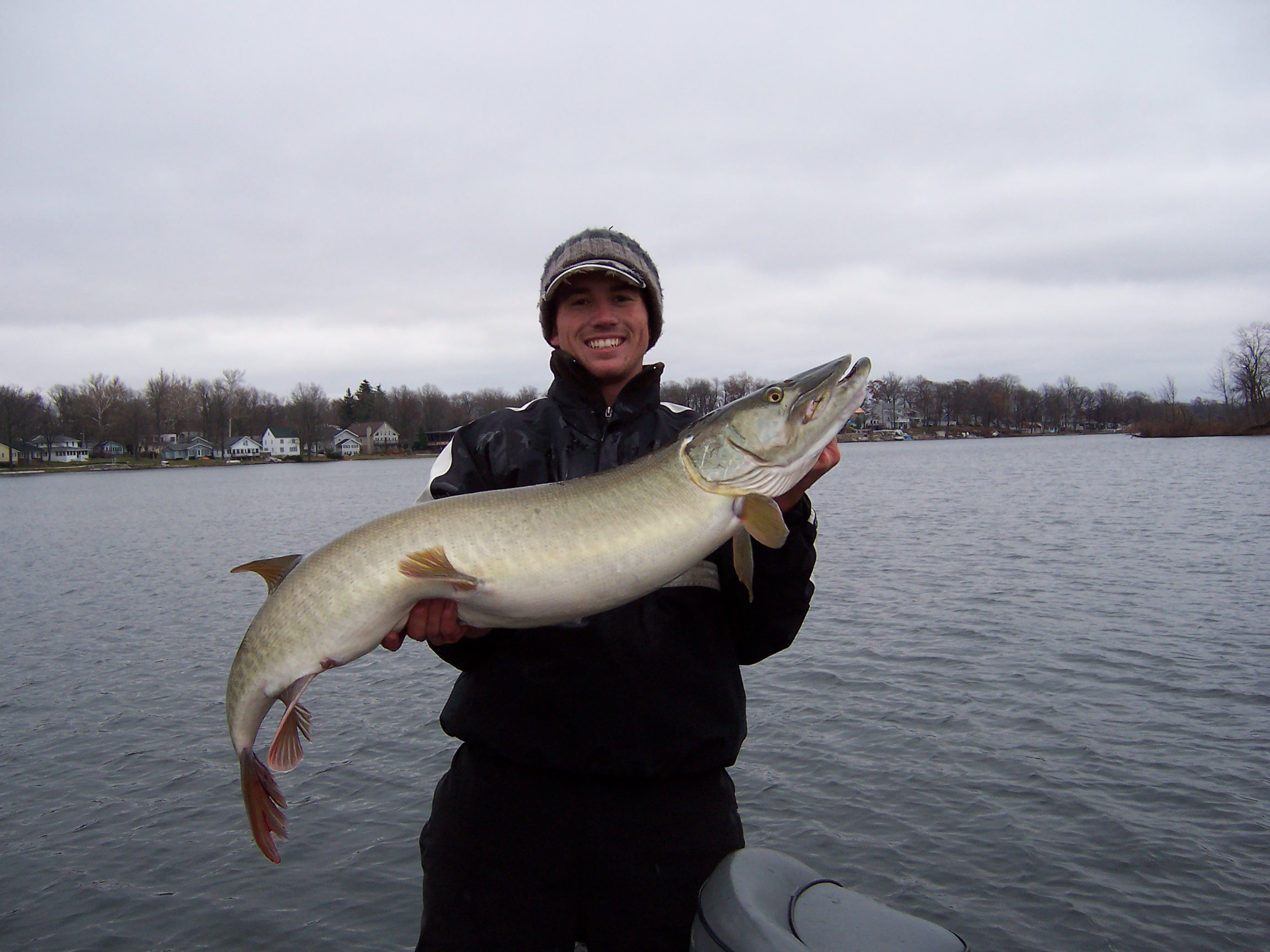 Big muskie caught on Lake Webster in North Webster, IN on 11/11/2006 ...