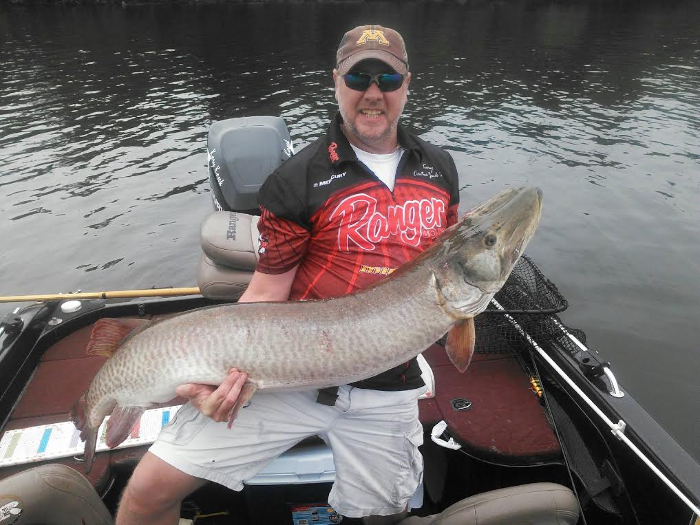 Record Musky Caught And Father & Son Team Win Pmtt - Musky Hunter Fall 